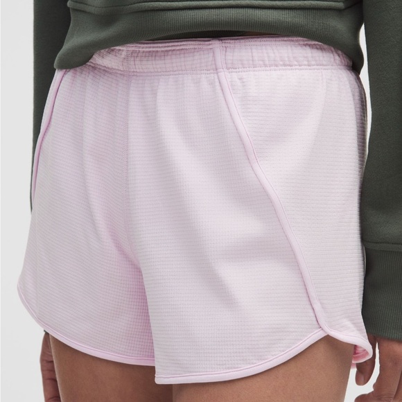 Lululemon - Swiftly Mid Rise Short 3” - NWT - Picture 6 of 7